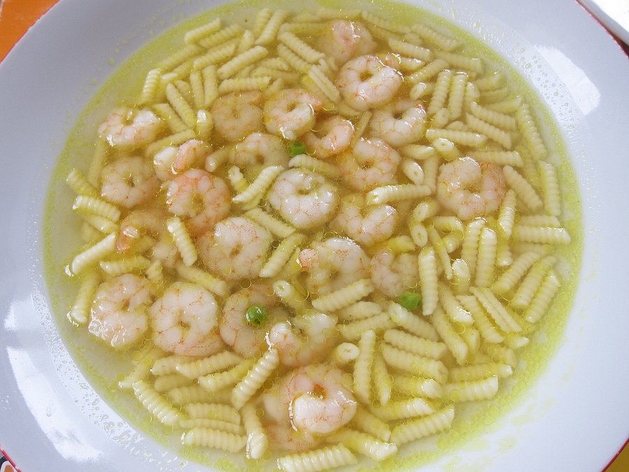 shrimp csigatészta levesben