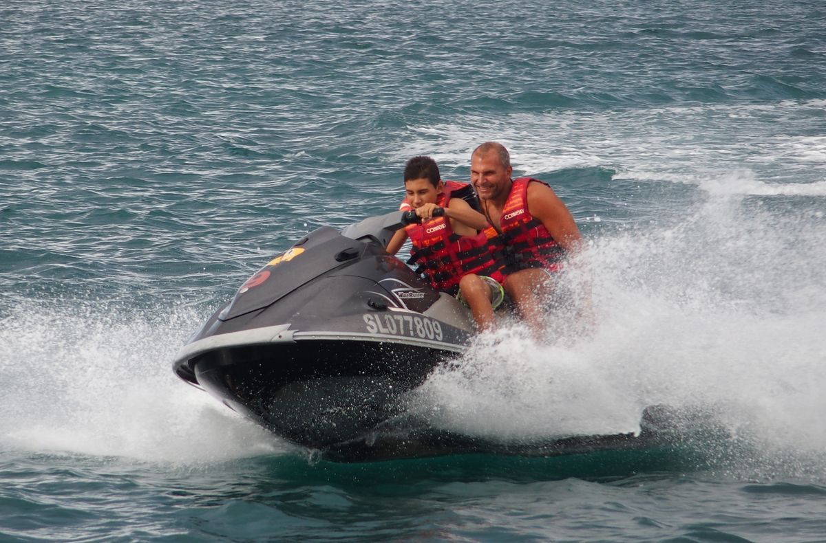 szab lmos jet-ski