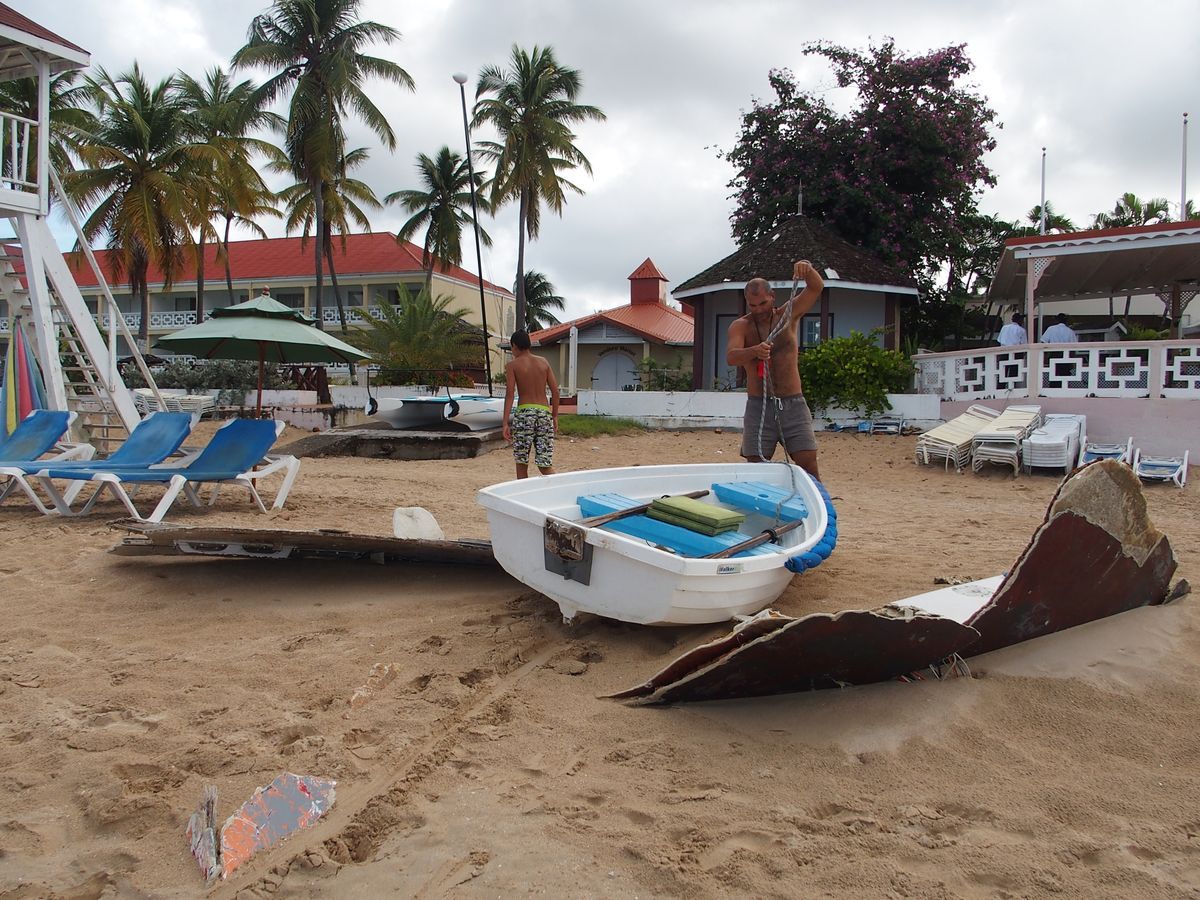 Maria hurrikán áldozata partra vetett vitorlás Rodney bay St. Lucia